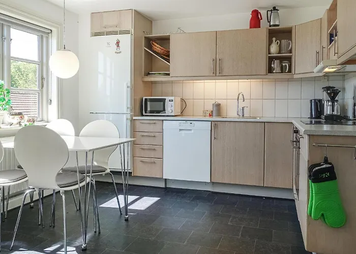 3 Bedroom Gorgeous In Prázdninový dům Allinge-Sandvig